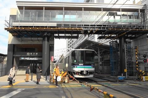 東急目黒線奥沢駅にて