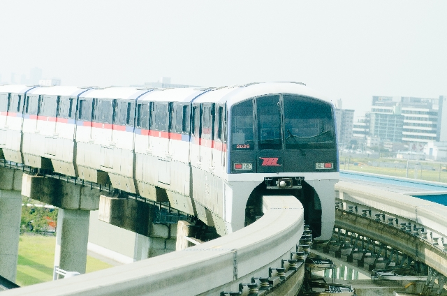 大垣駅前で、名阪近鉄バスの新車が2台並んでいましたが・・・・・なんと「新車」と掲出してアピ...